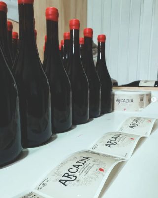 Farms Arcadia Carmenere etiqueta a mano. Vino de autor