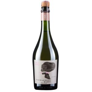 Botella de espumante rosé Schwaderer elaborado con uva País. Color tela de cebolla, burbujas finas, aroma a bayas y flores.