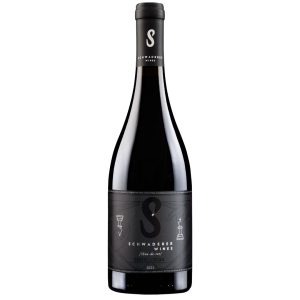 Botella de Schwaderer Pinot Noir del Valle de Casablanca. Vino elegante, frutal y silvestre, ideal para cenas especiales.